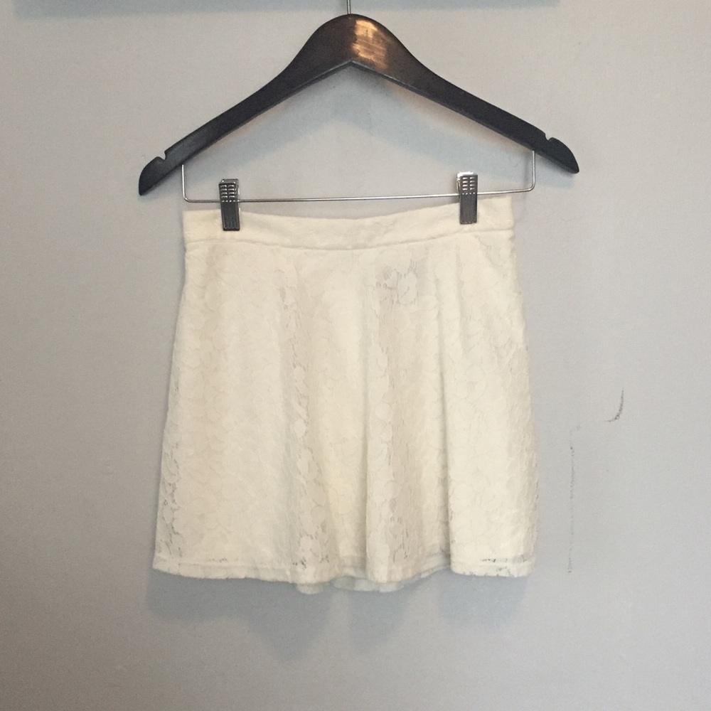 FOREVER 21 Lace Skater Skirt (S)